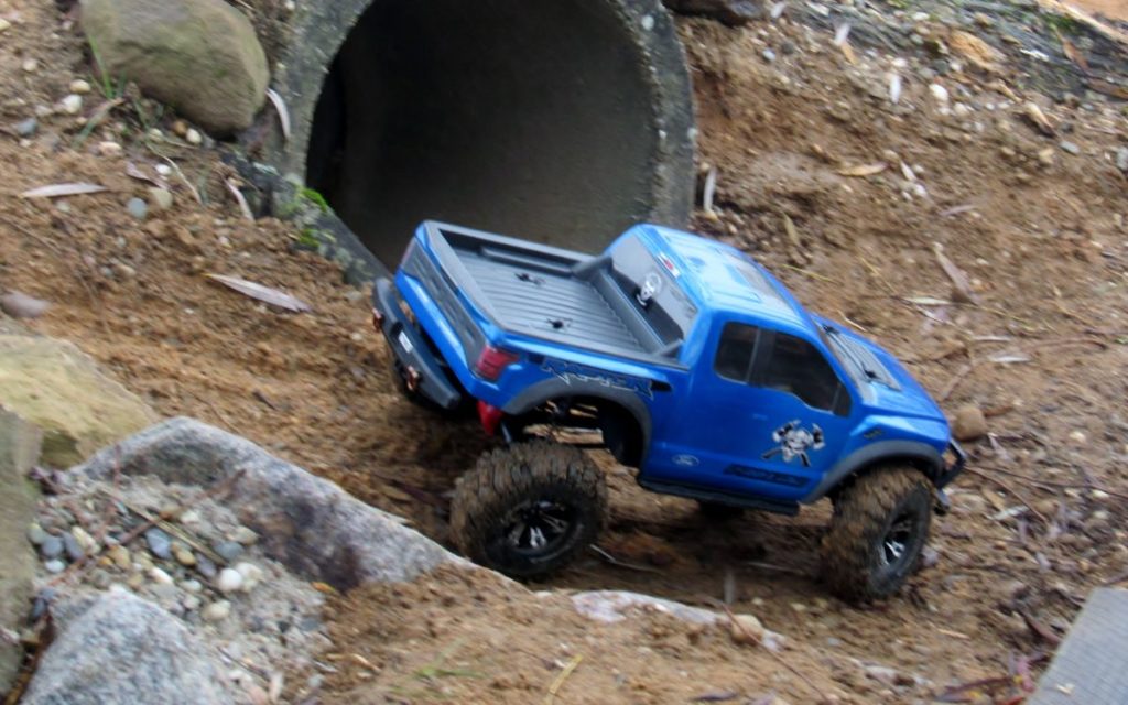 RC Scale-Crawler 4x4 bleu