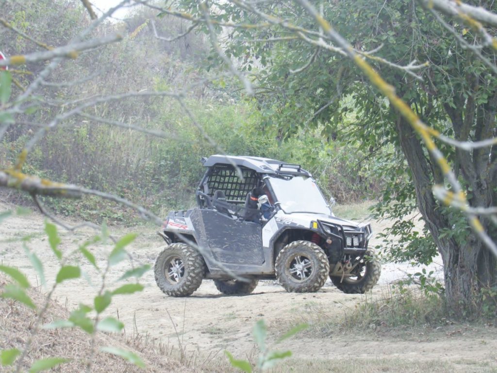 Photo extérieure d'un véhicule tout terrain