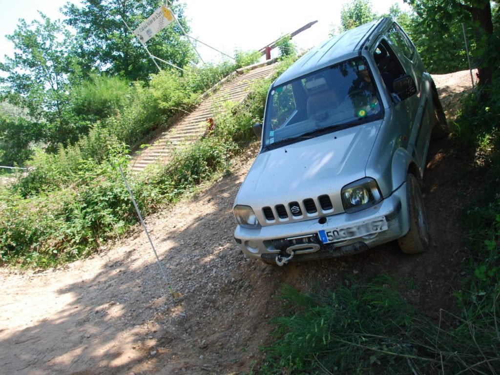 Photo extérieure 4x4 blanc club Steinbourg